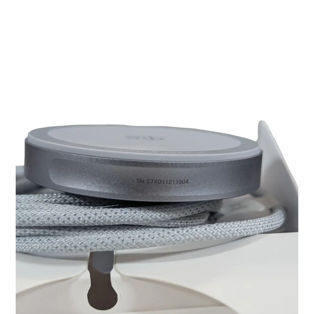 Nn5O UGREEN Magflow Qi2.2 25W‎ Wireless Charger Magsafe Compatible Charging Pad